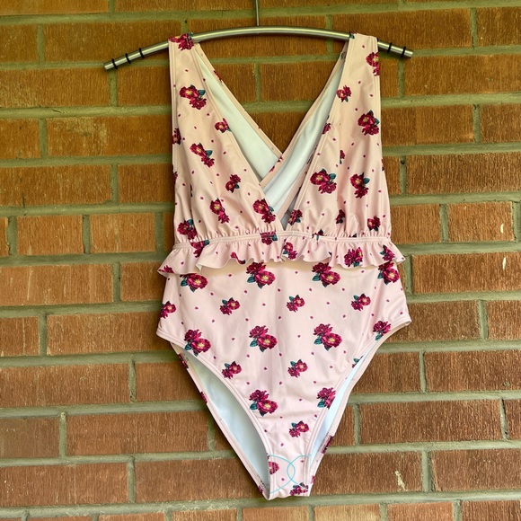 🌹 Playful Promises Floral Ruffle Swimsuit - Picture 8 of 9